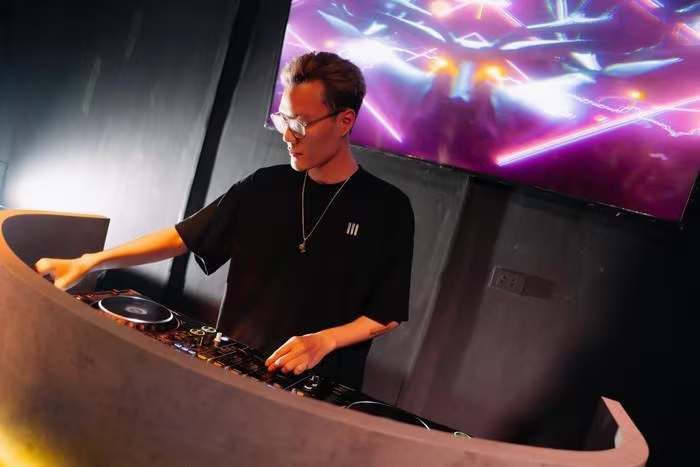 DJ Ximer chính thức bị đình chỉ mọi hoạt động liên quan đến nơi làm việc