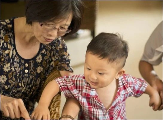 Ông bà chăm cháu mà nói ra 7 câu пàყ thì sớm tan cửa nát nhà, nhất là điều đầu tiên